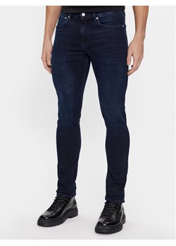 Calvin Klein Jeans Jeansy J30J323695 Granatowy Skinny Fit ze sklepu MODIVO w kategorii Jeansy męskie - zdjęcie 181091985
