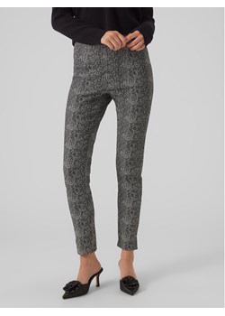 Vero Moda Spodnie materiałowe 10294377 Szary Slim Fit ze sklepu MODIVO w kategorii Spodnie damskie - zdjęcie 181093136