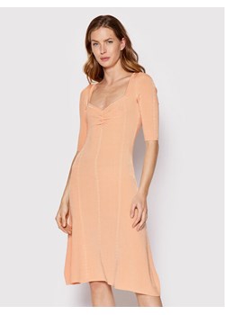 Guess Sukienka codzienna W2YK53 Z30K0 Pomarańczowy Flare Fit ze sklepu MODIVO w kategorii Sukienki - zdjęcie 181093158