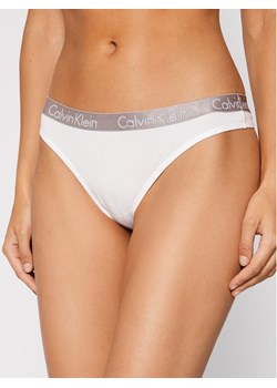 Calvin Klein Underwear Stringi 000QD3539E Biały ze sklepu MODIVO w kategorii Majtki damskie - zdjęcie 181093687