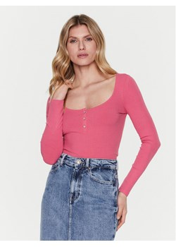 Guess Bluzka Karlee W2YP46 KBCO2 Różowy Slim Fit ze sklepu MODIVO w kategorii Bluzki damskie - zdjęcie 181094028