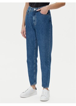 BOSS Jeansy Ruth 50529972 Niebieski Mom Fit ze sklepu MODIVO w kategorii Jeansy damskie - zdjęcie 181094648