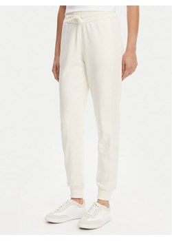Armani Exchange Spodnie dresowe XW000503 AF12804 U1003 Écru Regular Fit ze sklepu MODIVO w kategorii Spodnie damskie - zdjęcie 181095029