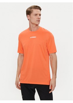 adidas T-Shirt Terrex Multi T-Shirt HZ6259 Pomarańczowy Regular Fit ze sklepu MODIVO w kategorii T-shirty męskie - zdjęcie 181095798