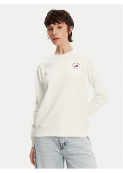 Tommy Jeans Bluza Essential DW0DW20639 Biały Regular Fit ze sklepu MODIVO w kategorii Bluzy damskie - zdjęcie 181095859
