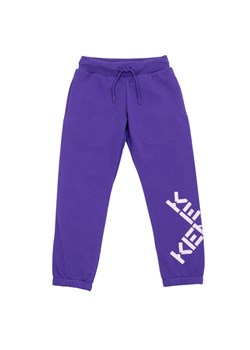 Kenzo Kids Spodnie dresowe K14217 Fioletowy Regular Fit ze sklepu MODIVO w kategorii Spodnie chłopięce - zdjęcie 181096958
