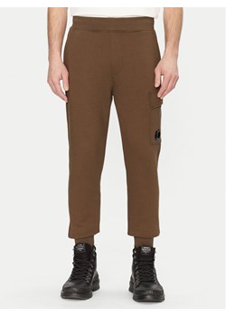 C.P. Company Spodnie dresowe 18CMSP017A005086W Zielony Regular Fit ze sklepu MODIVO w kategorii Spodnie męskie - zdjęcie 181097847