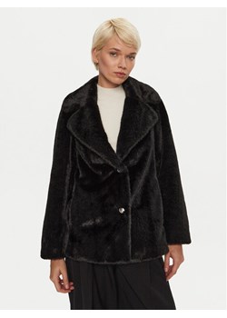 Guess Futro Filomena W4BL04 WGHO0 Czarny Regular Fit ze sklepu MODIVO w kategorii Futra damskie - zdjęcie 181097946