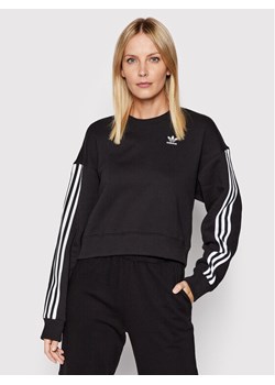 adidas Bluza adicolor Classics HC2064 Czarny Relaxed Fit ze sklepu MODIVO w kategorii Bluzy damskie - zdjęcie 181098519