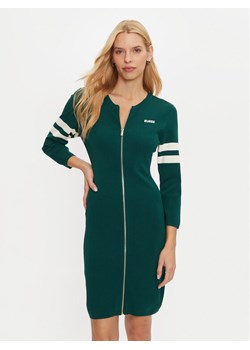 Guess Sukienka dzianinowa V4BK05 ZZ04U Zielony Regular Fit ze sklepu MODIVO w kategorii Sukienki - zdjęcie 181098889