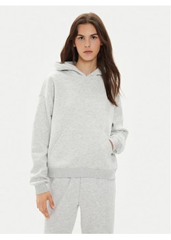 Gina Tricot Bluza 21735 Szary Oversize ze sklepu MODIVO w kategorii Bluzy damskie - zdjęcie 181099408