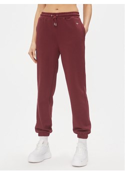Gant Spodnie dresowe Rel Shield 4204921 Bordowy Relaxed Fit ze sklepu MODIVO w kategorii Spodnie damskie - zdjęcie 181099705