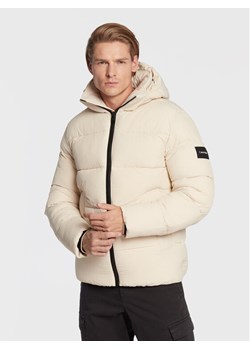 Calvin Klein Kurtka zimowa Crinkle K10K110336 Beżowy Regular Fit ze sklepu MODIVO w kategorii Kurtki męskie - zdjęcie 181100339