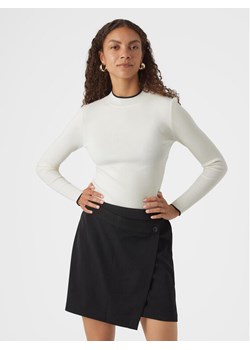 Vero Moda Sweter Flouncy 10299604 Écru Slim Fit ze sklepu MODIVO w kategorii Swetry damskie - zdjęcie 181100579