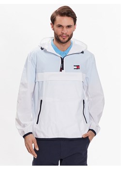 Tommy Jeans Kurtka anorak DM0DM15906 Biały Regular Fit ze sklepu MODIVO w kategorii Kurtki męskie - zdjęcie 181100819