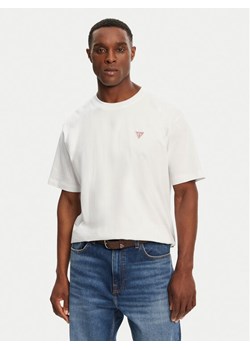 Guess Jeans T-Shirt M4YI46 K8FQ4 Biały Regular Fit ze sklepu MODIVO w kategorii T-shirty męskie - zdjęcie 181100957