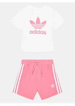 adidas Komplet t-shirt i spodenki adicolor JE1612 Różowy Regular Fit ze sklepu MODIVO w kategorii Komplety dziewczęce - zdjęcie 181101255