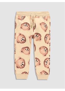 Coccodrillo Spodnie dresowe WC3122101SKN Beżowy Slim Fit ze sklepu MODIVO w kategorii Spodnie i półśpiochy - zdjęcie 181101437