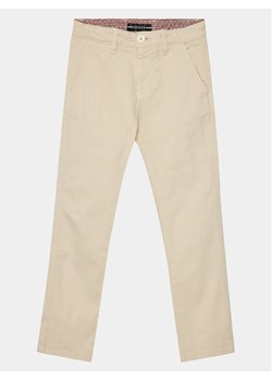 Guess Spodnie materiałowe Chino L3BB00 WFPMA Beżowy Regular Fit ze sklepu MODIVO w kategorii Spodnie chłopięce - zdjęcie 181102469