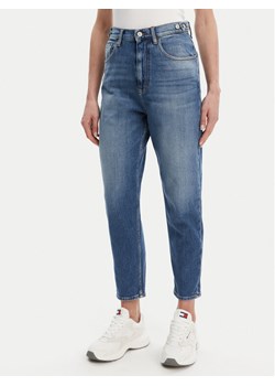 Tommy Jeans Jeansy DW0DW20578 Niebieski Mom Fit ze sklepu MODIVO w kategorii Jeansy damskie - zdjęcie 181104416