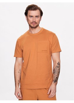 New Balance T-Shirt Athletics Nature State MT23567 Pomarańczowy Relaxed Fit ze sklepu MODIVO w kategorii T-shirty męskie - zdjęcie 181104659