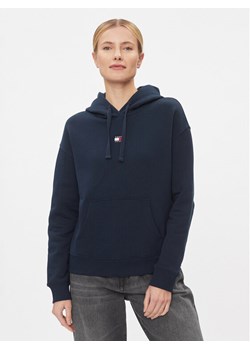 Tommy Jeans Bluza Badge DW0DW17326 Granatowy Boxy Fit ze sklepu MODIVO w kategorii Bluzy damskie - zdjęcie 181104788