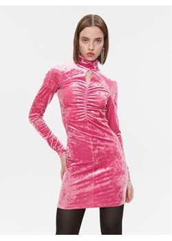 Patrizia Pepe Sukienka koktajlowa 2A2613/J050 M471 Różowy Slim Fit - id: 0000303043384 - marki Patrizia Pepe - 181106818 Patrizia Pepe Sukienka koktajlowa 2A2613/J050 M471 Różowy Slim Fit ze sklepu MODIVO w kategorii Sukienki - zdjęcie 181106818
