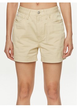 Calvin Klein Jeans Szorty materiałowe J20J223135 Beżowy Mom Fit ze sklepu MODIVO w kategorii Szorty - zdjęcie 181108327