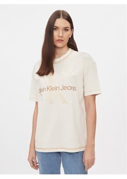 Calvin Klein Jeans T-Shirt Hero Monologo J20J222974 Écru Boyfriend Fit ze sklepu MODIVO w kategorii Bluzki damskie - zdjęcie 181108687