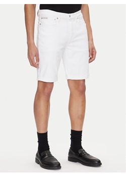 Calvin Klein Jeans Szorty jeansowe J30J327536 Biały Slim Fit ze sklepu MODIVO w kategorii Spodenki męskie - zdjęcie 181109479