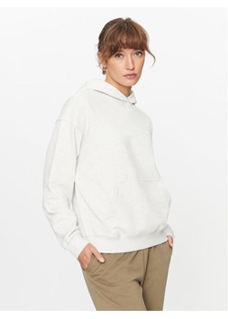 New Balance Bluza Athletics French Terry Oversized Hoodie WT33524 Biały Regular Fit ze sklepu MODIVO w kategorii Bluzy damskie - zdjęcie 181111075