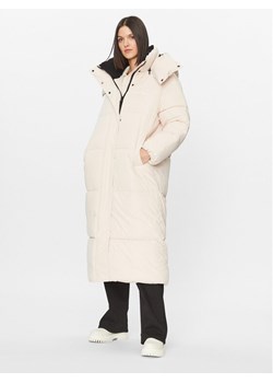 Calvin Klein Jeans Kurtka zimowa J20J221888 Écru Oversize ze sklepu MODIVO w kategorii Kurtki damskie - zdjęcie 181111785