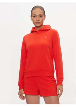 Calvin Klein Jeans Bluza Embro Badge J20J223227 Czerwony Regular Fit ze sklepu MODIVO w kategorii Bluzy damskie - zdjęcie 181112136