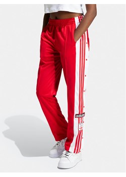 adidas Spodnie dresowe Adibreak IP0620 Czerwony Regular Fit ze sklepu MODIVO w kategorii Spodnie damskie - zdjęcie 181112809
