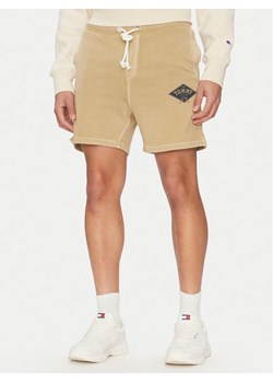 Tommy Jeans Szorty sportowe Varsity DM0DM20936 Beżowy Regular Fit ze sklepu MODIVO w kategorii Spodenki męskie - zdjęcie 181113056
