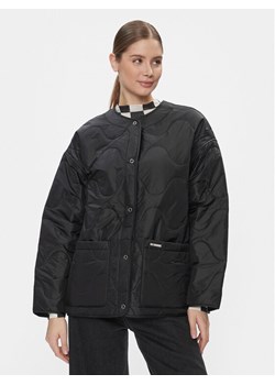 Tommy Jeans Kurtka przejściowa Tjw Onion Quilt Liner Jacket DW0DW17235 Czarny Regular Fit ze sklepu MODIVO w kategorii Kurtki damskie - zdjęcie 181113117