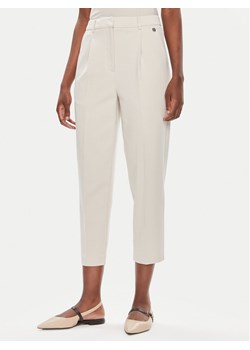 Tamaris Apparel Chinosy Comiso TAW0499 Écru Regular Fit ze sklepu MODIVO w kategorii Spodnie damskie - zdjęcie 181113229