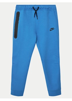 Nike Spodnie dresowe FD3287 Niebieski Standard Fit ze sklepu MODIVO w kategorii Spodnie chłopięce - zdjęcie 181113289