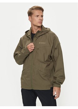 adidas Wiatrówka Terrex Xploric IN4630 Zielony Regular Fit ze sklepu MODIVO w kategorii Kurtki męskie - zdjęcie 181113698