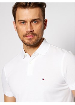 Tommy Hilfiger Polo 1985 MW0MW17770 Biały Regular Fit ze sklepu MODIVO w kategorii T-shirty męskie - zdjęcie 181113857