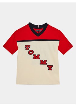 Tommy Hilfiger T-Shirt Varsity Tee S/S KB0KB08676 Czerwony Regular Fit ze sklepu MODIVO w kategorii T-shirty chłopięce - zdjęcie 181114367