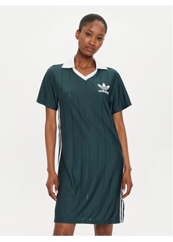 adidas Sukienka codzienna adicolor 3-Stripes IX5507 Zielony Loose Fit ze sklepu MODIVO w kategorii Sukienki - zdjęcie 181115175
