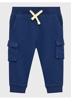 Guess Spodnie dresowe N3GQ11 KA6R0 Niebieski Relaxed Fit ze sklepu MODIVO w kategorii Spodnie i półśpiochy - zdjęcie 181115585