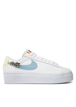 Nike Sneakersy Blazer Low Platform Se DJ6376 100 Biały ze sklepu MODIVO w kategorii Trampki damskie - zdjęcie 181116106