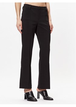 Gina Tricot Spodnie materiałowe Rosie 19197 Czarny Regular Fit ze sklepu MODIVO w kategorii Spodnie damskie - zdjęcie 181116228