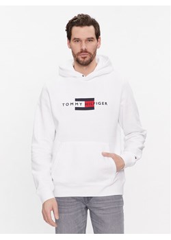 Tommy Hilfiger Bluza MW0MW37861 Biały Regular Fit ze sklepu MODIVO w kategorii Bluzy męskie - zdjęcie 181116595