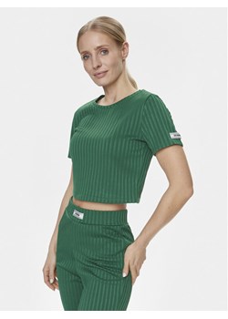 Guess T-Shirt Anneka Crop Tee V4RI02 KC2U2 Zielony Cropped Fit - id: 0000303391072 - marki Guess - 181116918 Guess T-Shirt Anneka Crop Tee V4RI02 KC2U2 Zielony Cropped Fit ze sklepu MODIVO w kategorii Bluzki damskie - zdjęcie 181116918