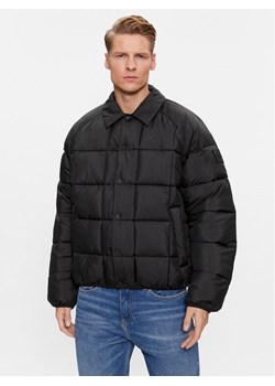 Calvin Klein Jeans Kurtka przejściowa J30J324058 Czarny Regular Fit ze sklepu MODIVO w kategorii Kurtki męskie - zdjęcie 181116967