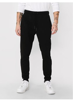 Only & Sons Spodnie dresowe Ceres 22018686 Czarny Regular Fit ze sklepu MODIVO w kategorii Spodnie męskie - zdjęcie 181117597