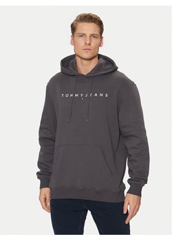 Tommy Jeans Bluza DM0DM20746 Szary Regular Fit ze sklepu MODIVO w kategorii Bluzy męskie - zdjęcie 181117606